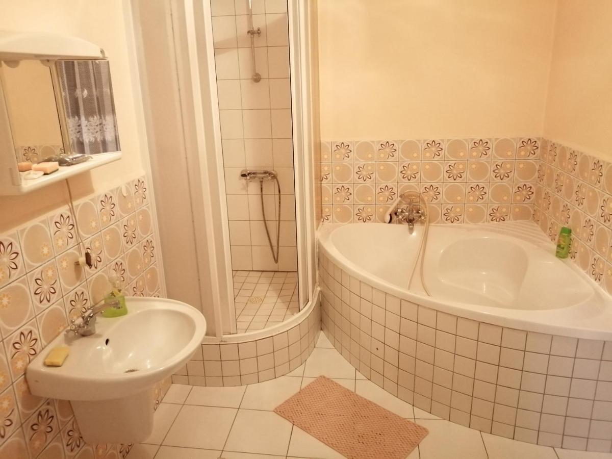 Apartmany Sedek Roprachtice ภายนอก รูปภาพ