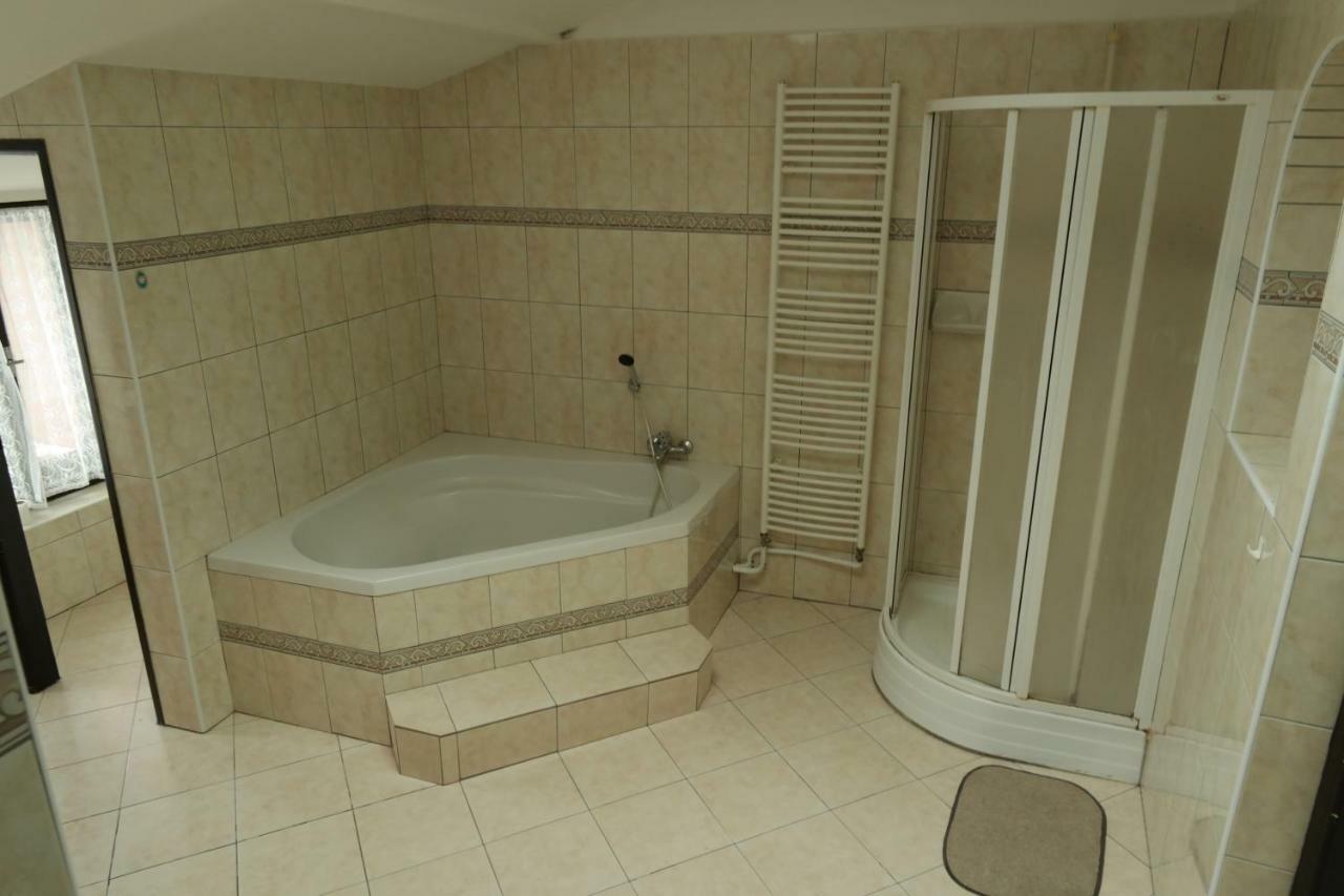 Apartmany Sedek Roprachtice ภายนอก รูปภาพ