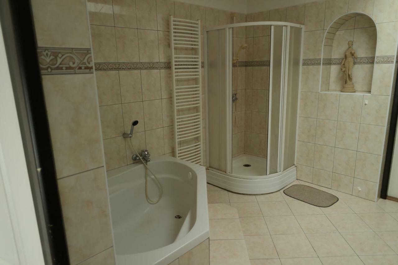 Apartmany Sedek Roprachtice ภายนอก รูปภาพ